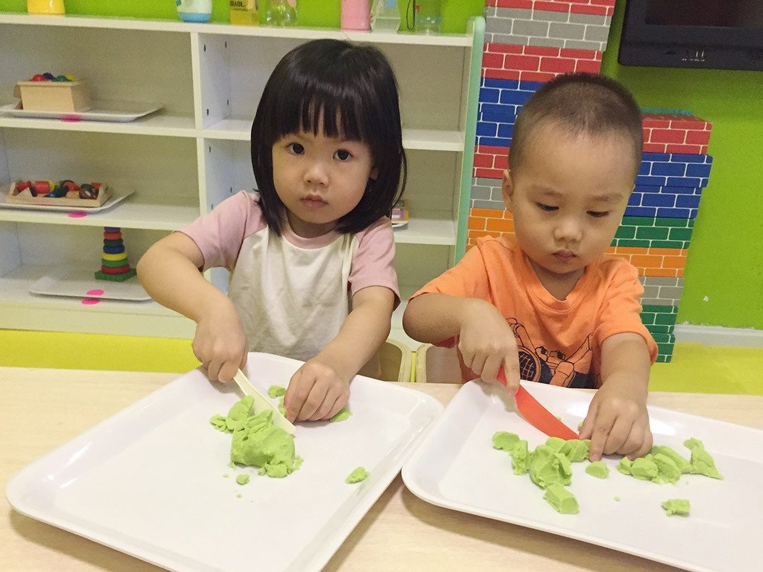 〈萬科第五園中心〉遠(yuǎn)恒佳早教萬科第五園中心日常活動(dòng) · 貼花