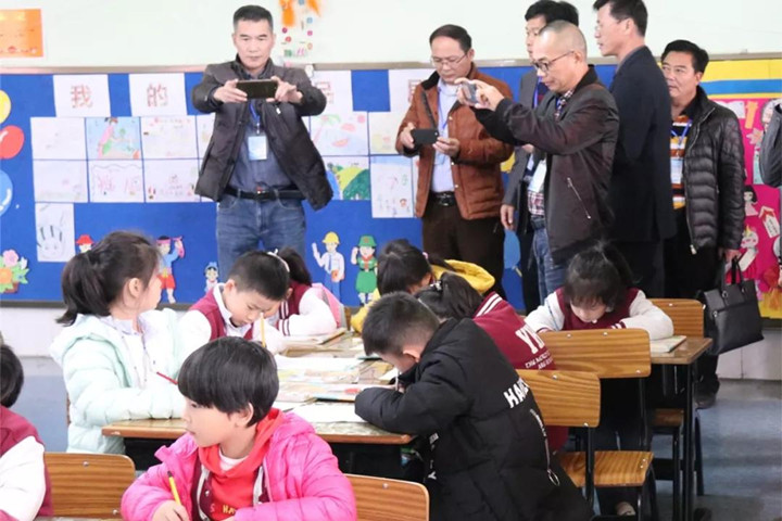 湛江遂溪小學(xué)校長(zhǎng)督學(xué)高級(jí)研修班考察團(tuán)來(lái)?？疾鞂W(xué)習(xí)