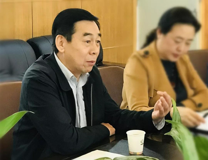 我校教育國際化特色建設迎來“區(qū)中小學特色教育實驗學?！表椖恐衅跈z查