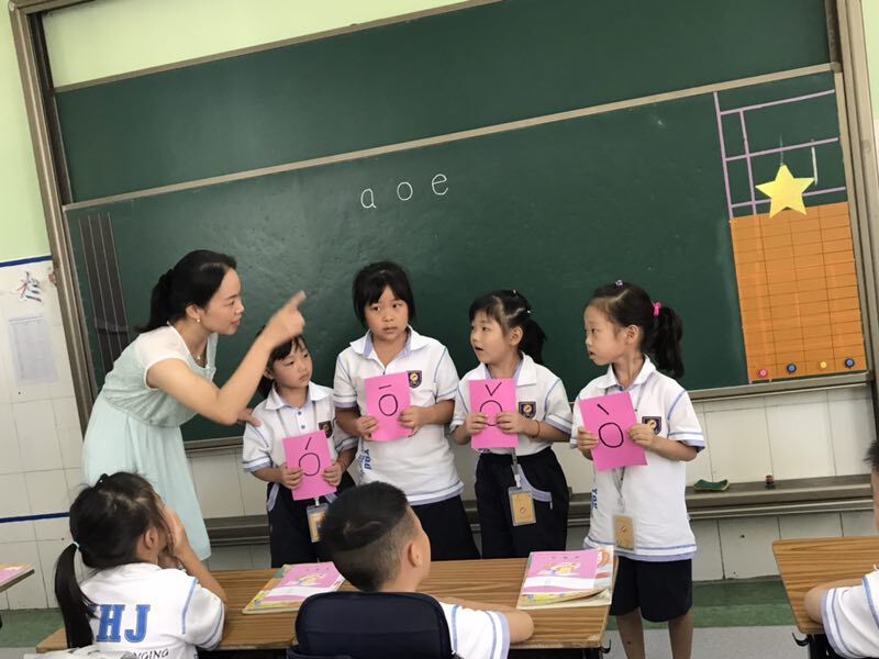 落實(shí)“兩個(gè)常規(guī)”，實(shí)施“青藍(lán)工程” ——小學(xué)低年級段語文學(xué)科教研重實(shí)訓(xùn)