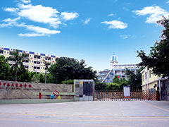 深圳市龍華中英文實驗學(xué)校獲“深圳市優(yōu)質(zhì)民辦學(xué)校年度獎”，并獲《南方都市報》專版報道
